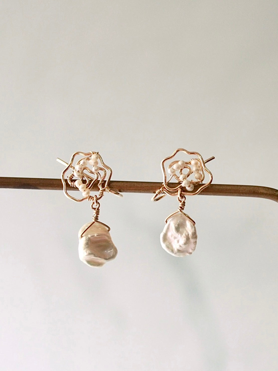 乾燥玫瑰 天然變形珍珠14KGF包金耳夾耳針共用